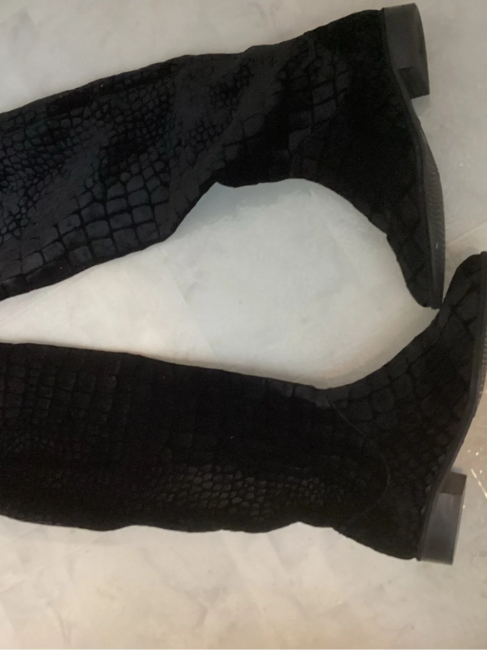 Stuart Weizman croc embossed Nero boots